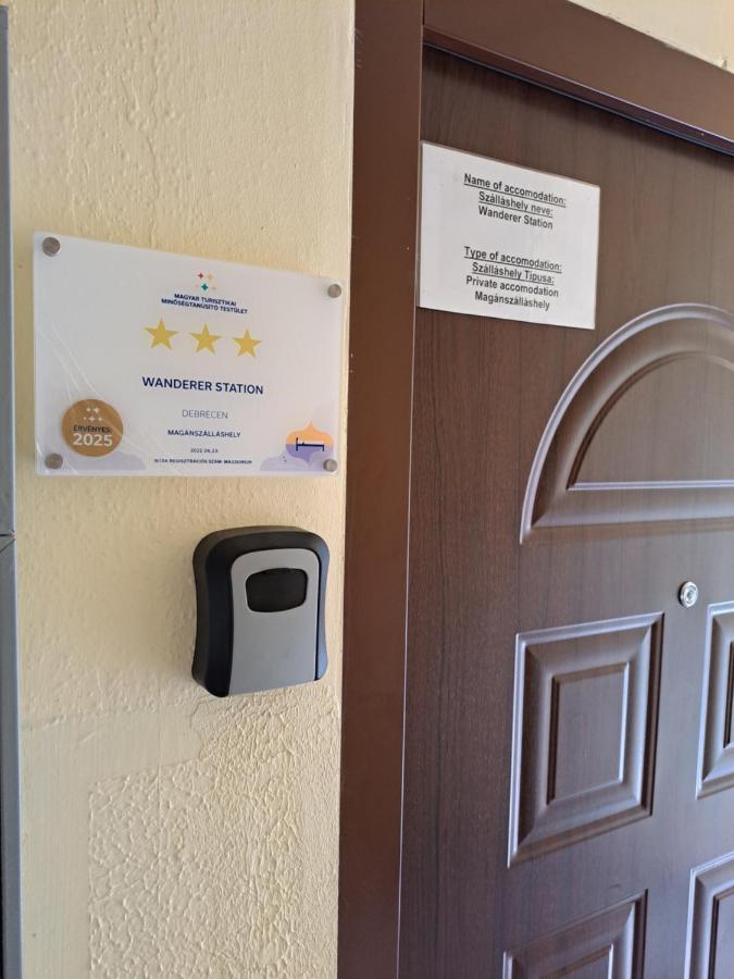 Апартаменты Wanderer Station Дебрецен Экстерьер фото